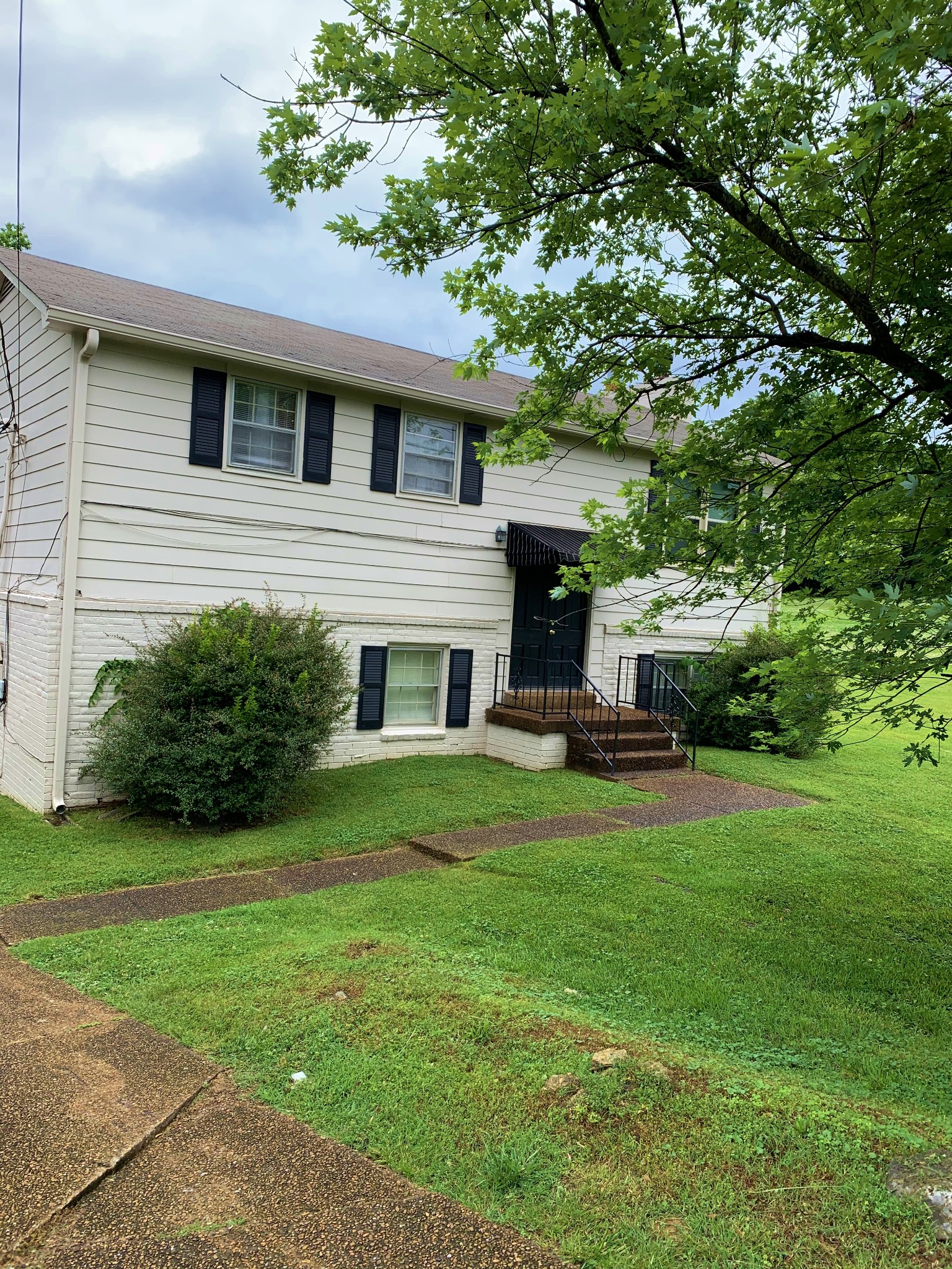 3060 Anderson Road Nashville, TN 37217 - Photo 4 of 43 a front view of a house with a garden