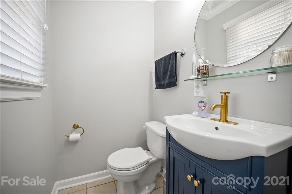 3854 Litchfield Road Charlotte, NC 28211 - Photo 15 of 35 a bathroom with a sink a toilet and mirror