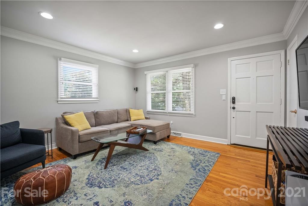 3854 Litchfield Road Charlotte, NC 28211 - Photo 3 of 35 a living room with furniture and a window