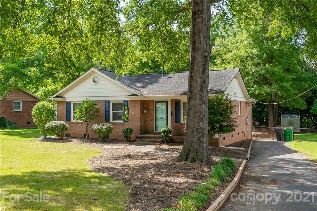 3854 Litchfield Road Charlotte, NC 28211 - Photo 30 of 35 a front view of a house with garden