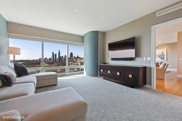$739,000 | 340 East Randolph Street, Unit 905, Chicago, IL 60601