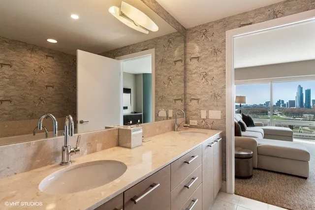 $739,000 | 340 East Randolph Street, Unit 905, Chicago, IL 60601