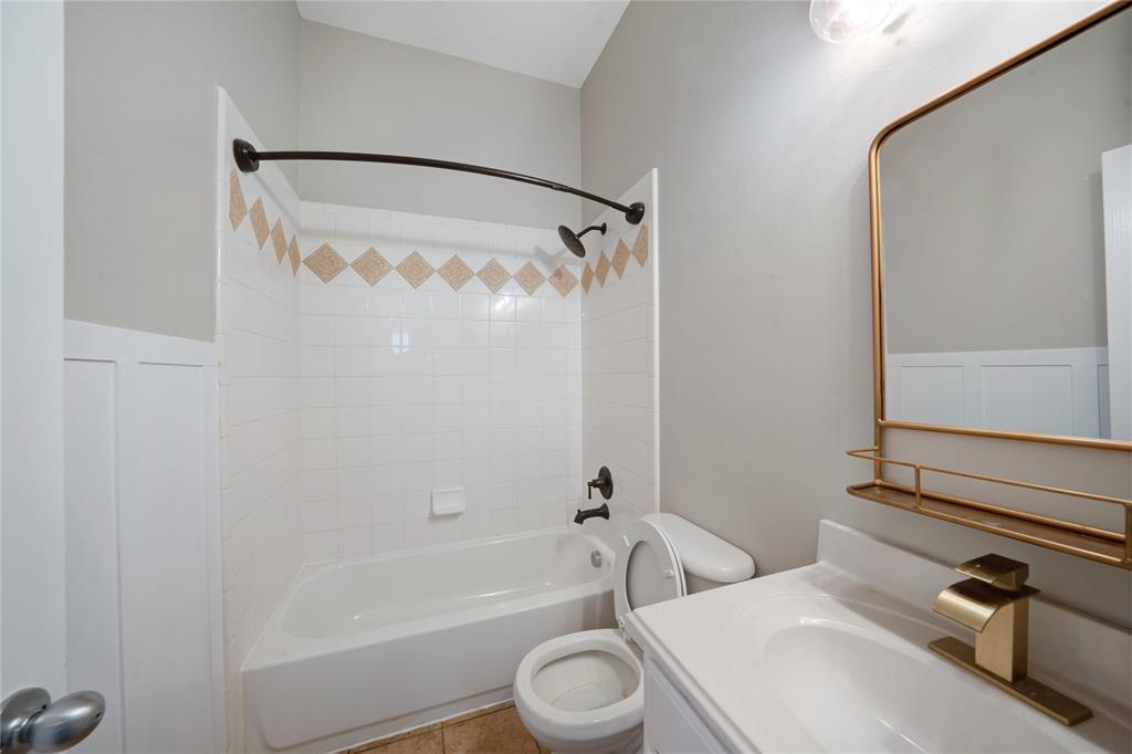 3418 Oakleigh Lane Frisco, TX 75033 - Photo 31 of 37 a bathroom with a sink and a mirror