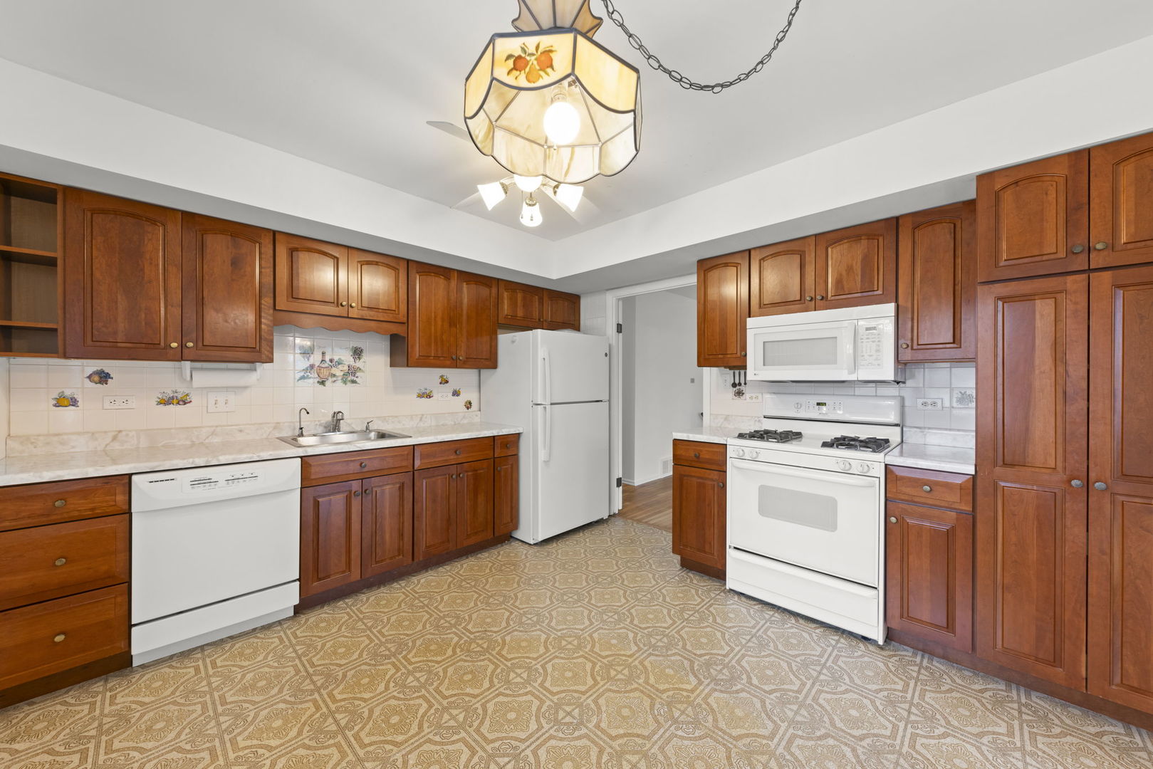 2S171 Kent Road Glen Ellyn, IL 60137 - Photo 11 of 36 Gallery Image 11