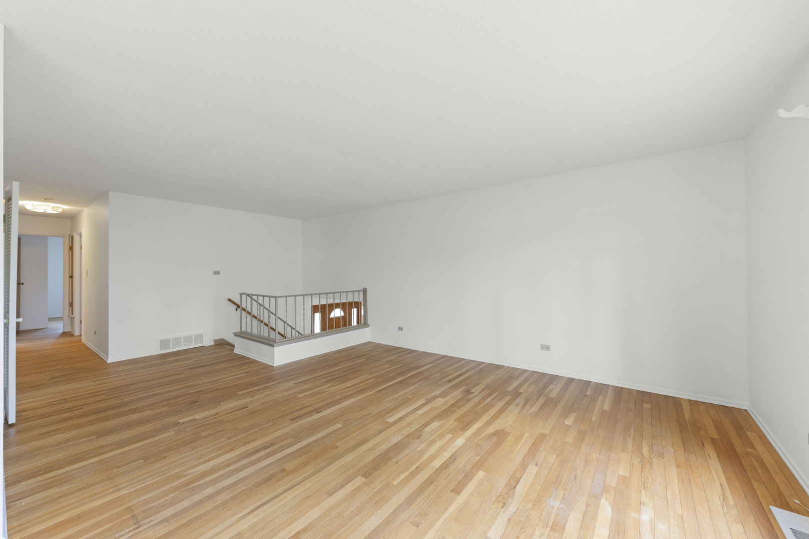 2S171 Kent Road Glen Ellyn, IL 60137 - Photo 4 of 36 Gallery Image 4