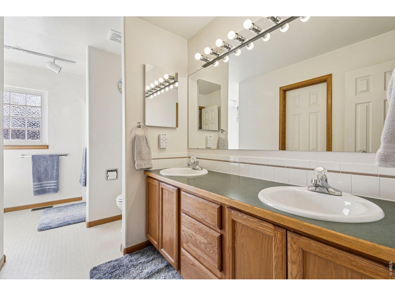 302 Victoria Street Berthoud, CO 80513 - Photo 15 of 25 5-Piece Primary Ensuite Bath