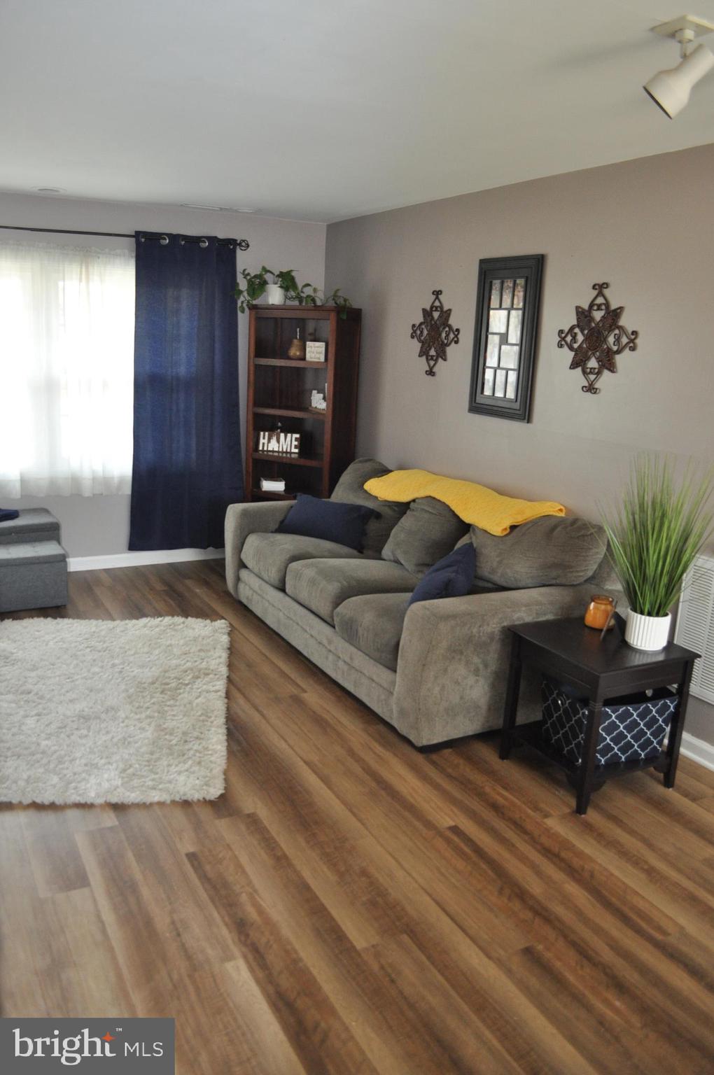 8 Curry Hill Road Levittown, PA 19057 - Photo 4 of 15 Gallery Image 4