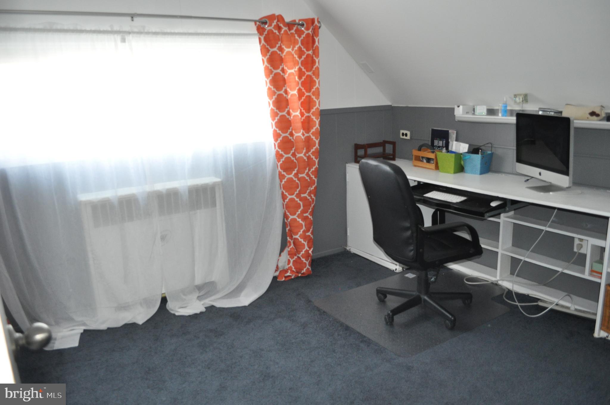 8 Curry Hill Road Levittown, PA 19057 - Photo 10 of 15 Custom built in desk