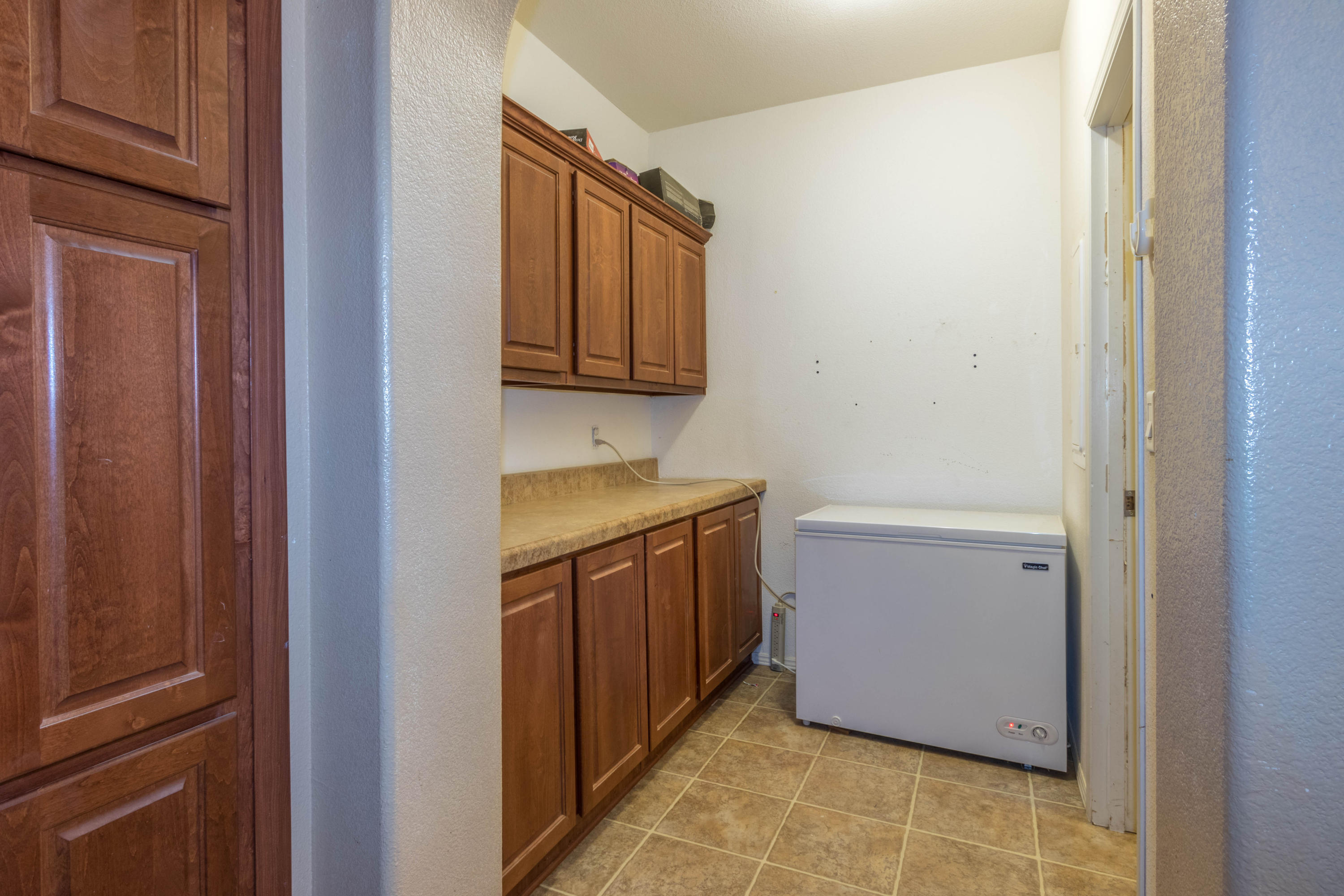 4403 Backus Road Mojave, CA 93501 - Photo 25 of 35 a utility room with wooden floor washer and dryer