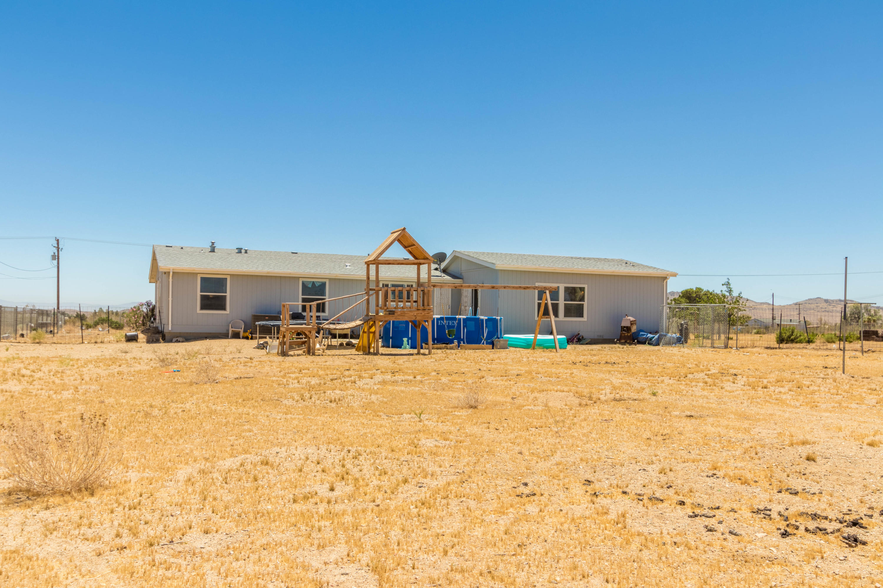 4403 Backus Road Mojave, CA 93501 - Photo 27 of 35 a front view of a house with a yard