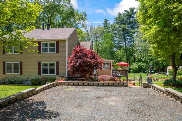 $439,900 | 3 Richardson Drive, Unit R, Derry, NH 03038