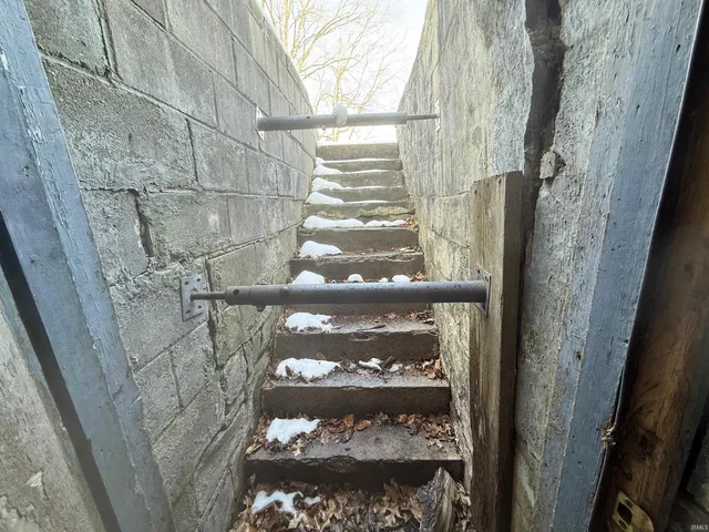 $92,900 | 5586 East St Road, Otwell, IN 47564