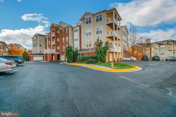 $2,150 | 9710 Handerson Place, Unit 401, Manassas Park, VA 20111