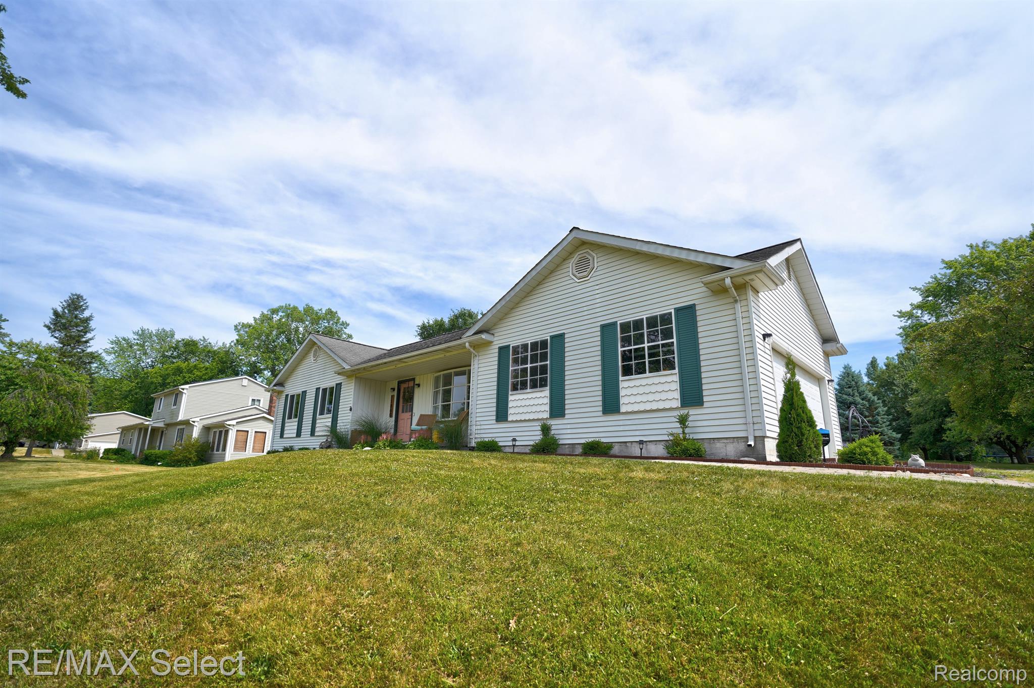 11860 Dunham Road Hartland, MI 48353 - Photo 3 of 39 Gallery Image 3