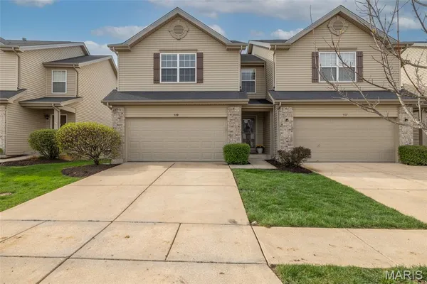 $305,000 | 539 Country Cir Drive, Lake St. Louis, MO 63367