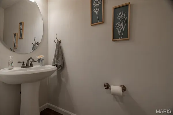 $305,000 | 539 Country Cir Drive, Lake St. Louis, MO 63367