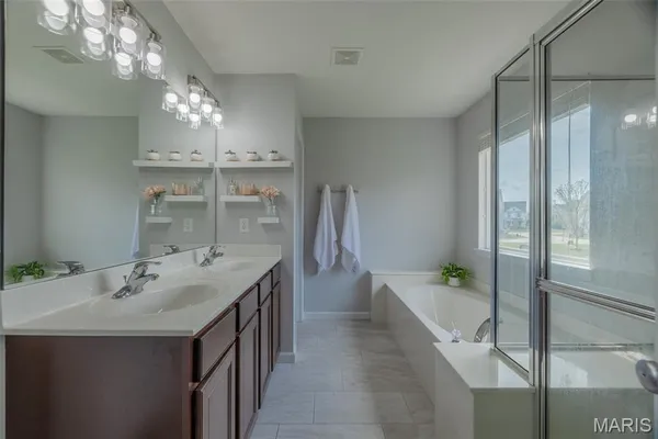 $305,000 | 539 Country Cir Drive, Lake St. Louis, MO 63367