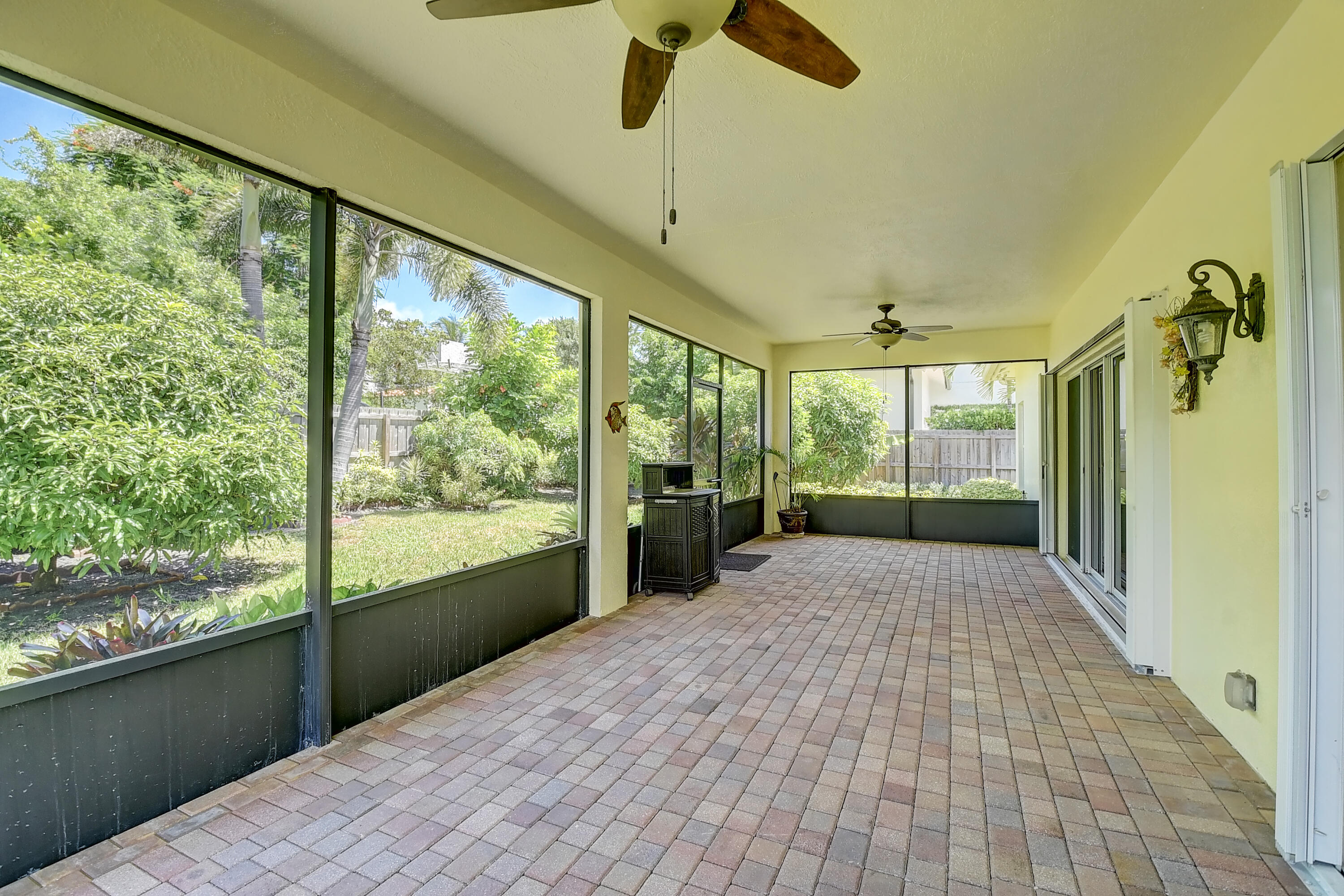 215 Gulfstream Boulevard Boynton Beach, FL 33435 - Photo 21 of 39 a view of a room with a large window