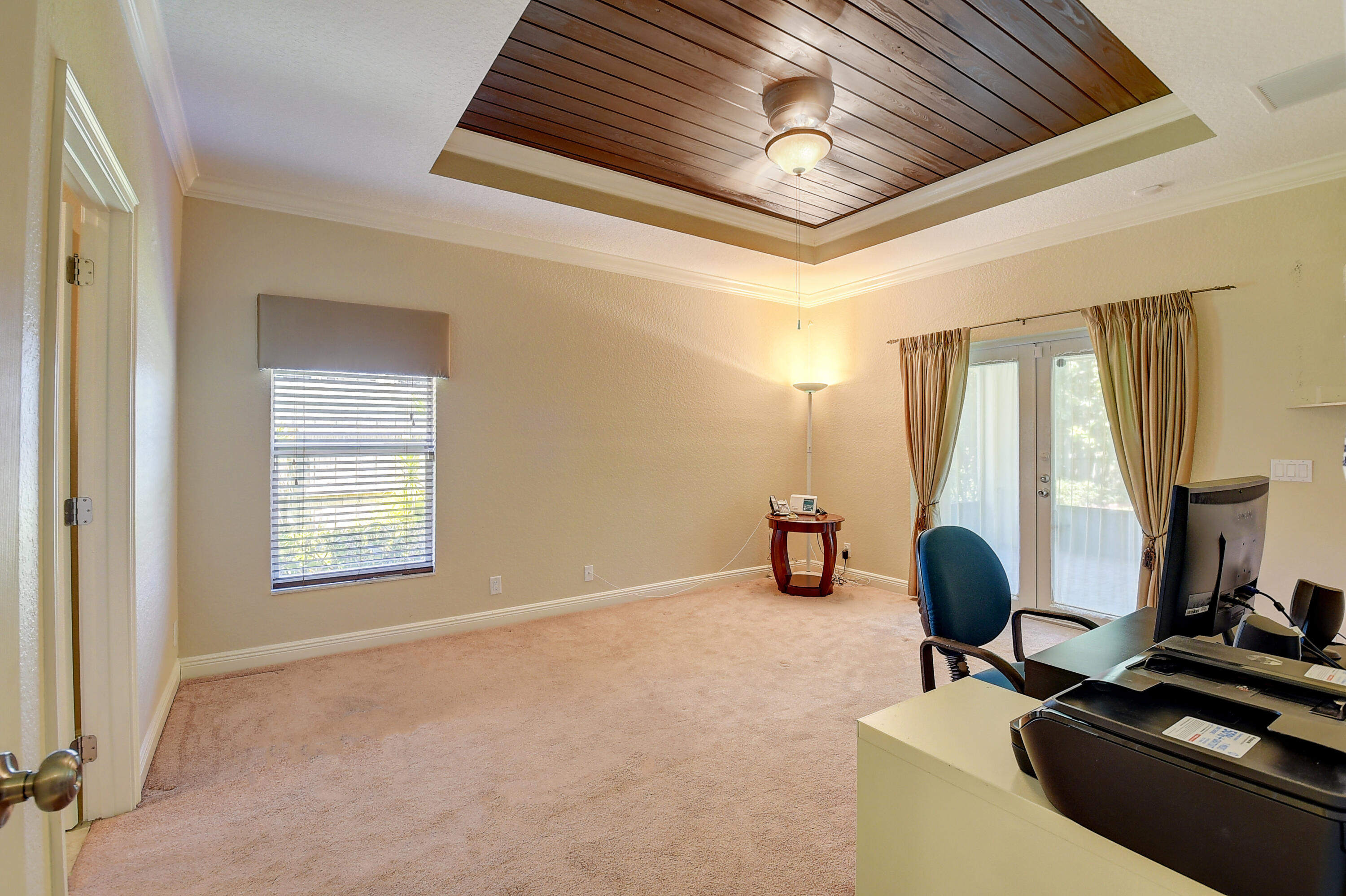 215 Gulfstream Boulevard Boynton Beach, FL 33435 - Photo 23 of 39 a room with furniture and a window