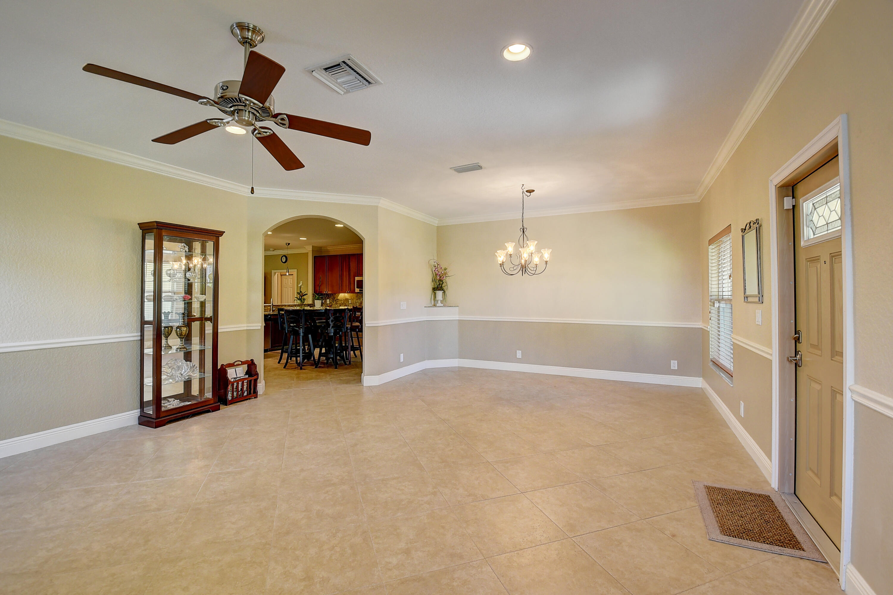 215 Gulfstream Boulevard Boynton Beach, FL 33435 - Photo 9 of 39 a view of a livingroom with a ceiling fan and window