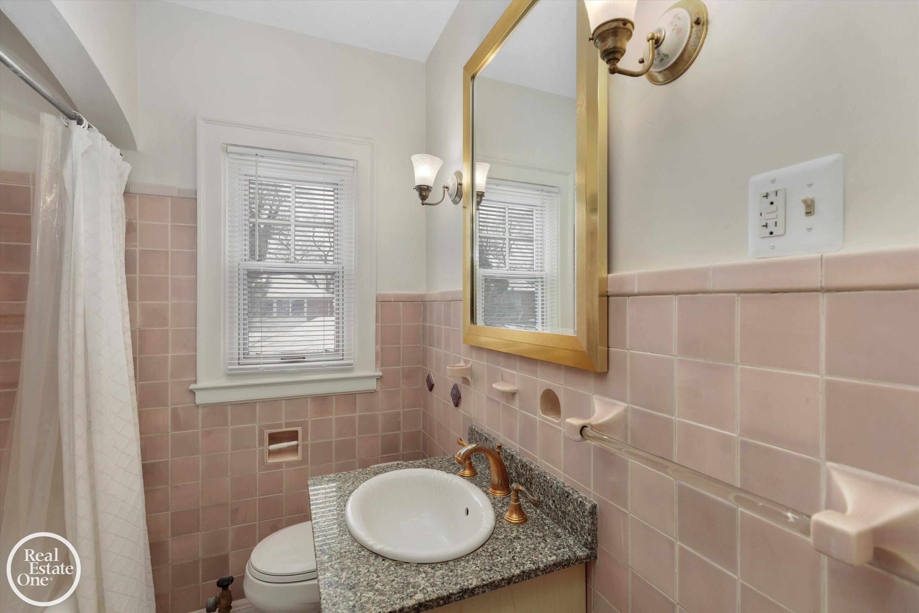 943 Harcourt Road Grosse Pointe, MI 48230 - Photo 15 of 45