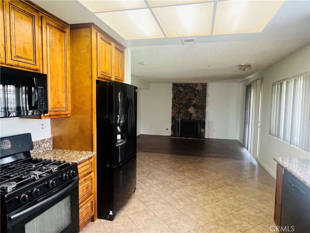 744 West Montrose Street Rialto, CA 92376 - Photo 6 of 18