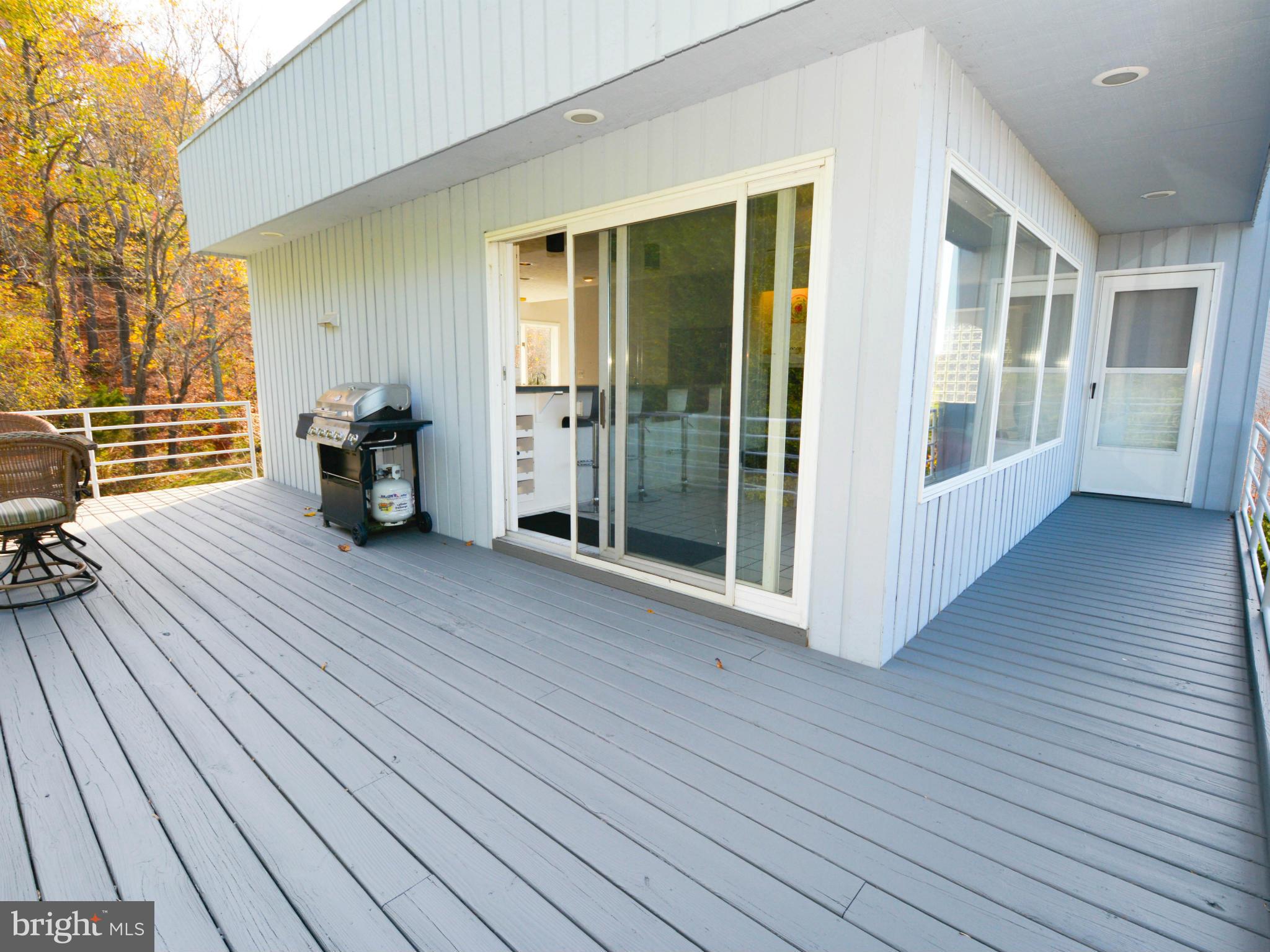 6095 Marineview Road King George, VA 22485 - Photo 12 of 16 Wrap Around Deck