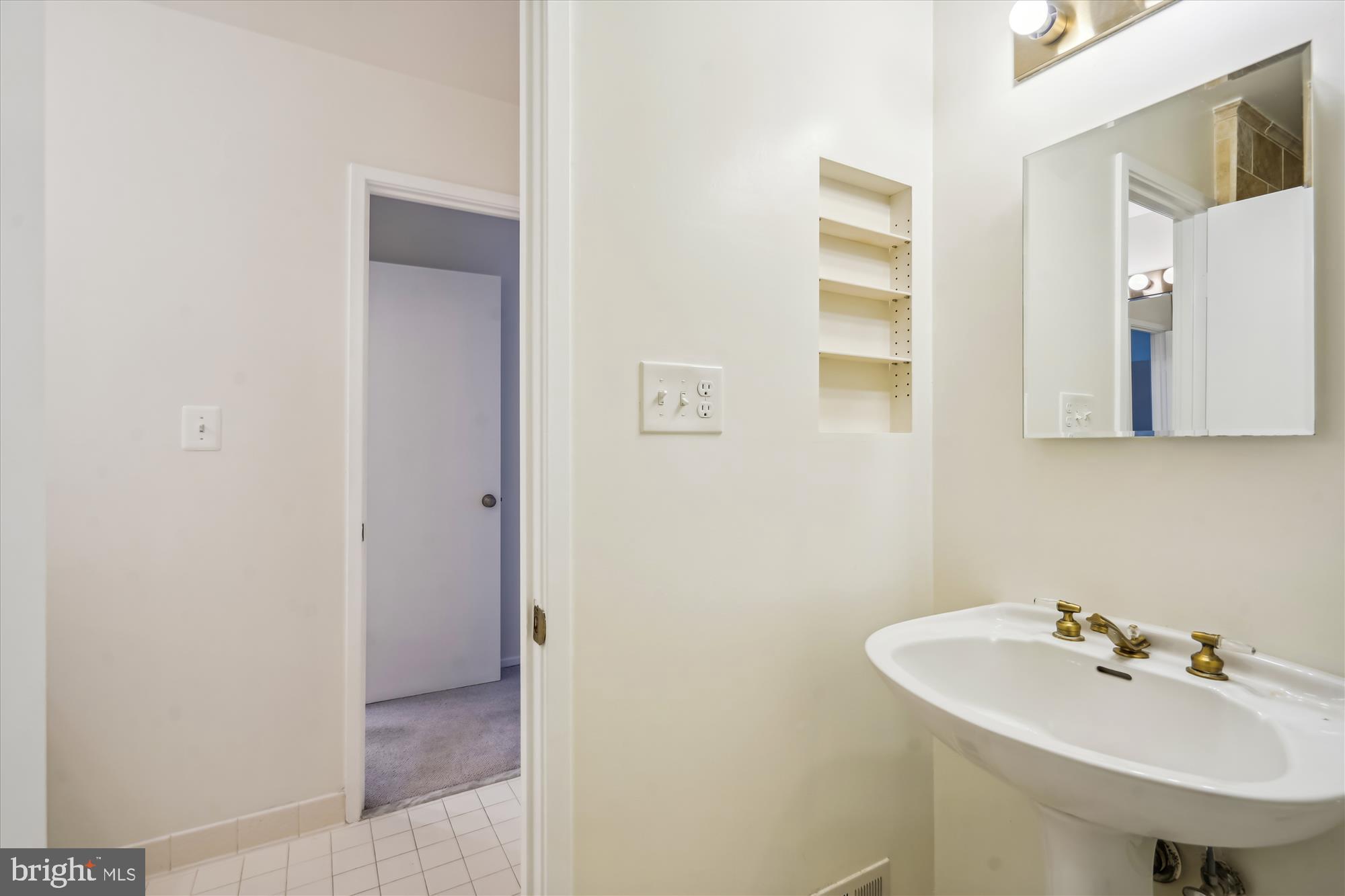 11346 Orchard Lane Reston, VA 20190 - Photo 20 of 54 Primary Bath