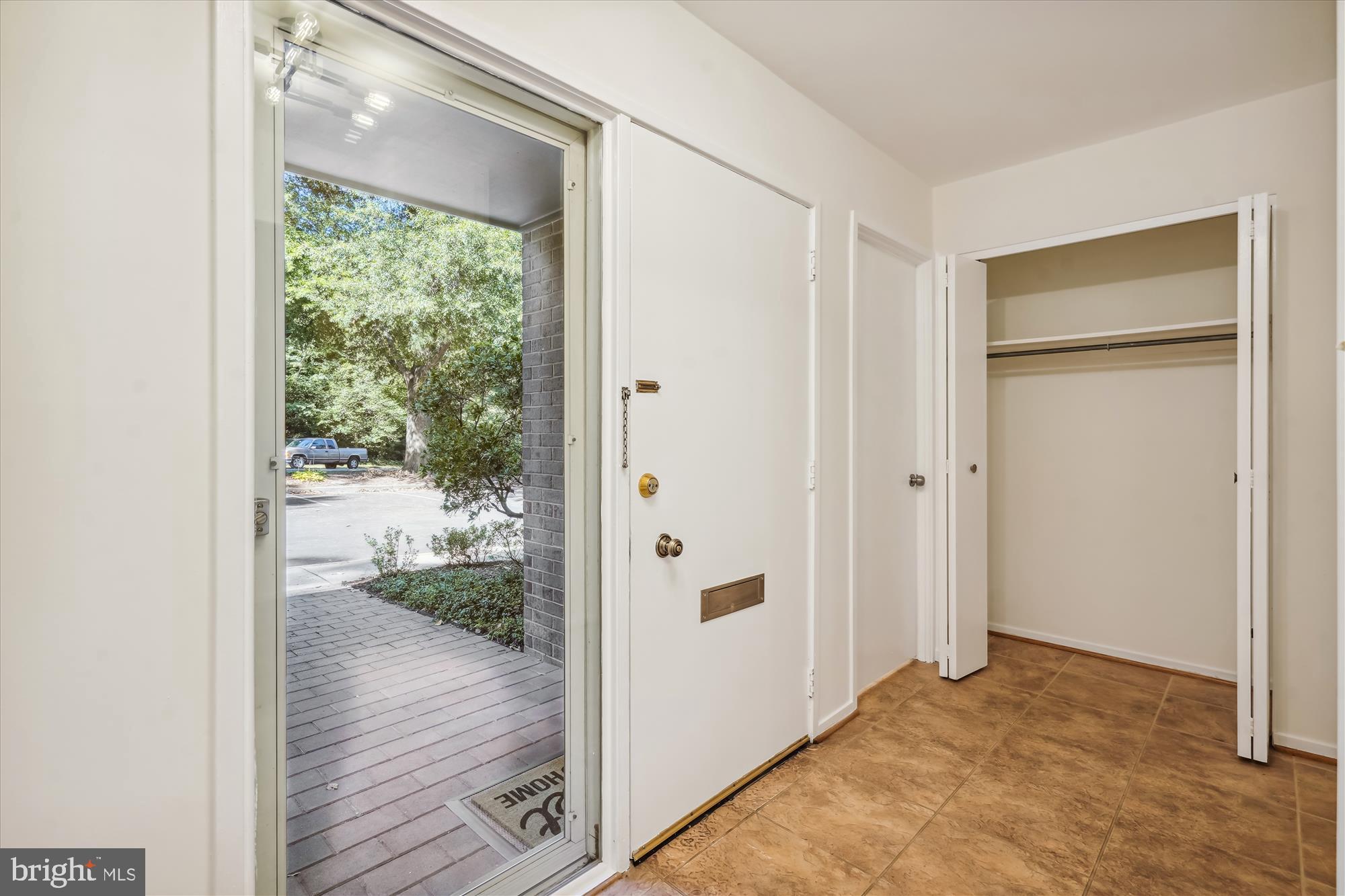 11346 Orchard Lane Reston, VA 20190 - Photo 3 of 54 Entry