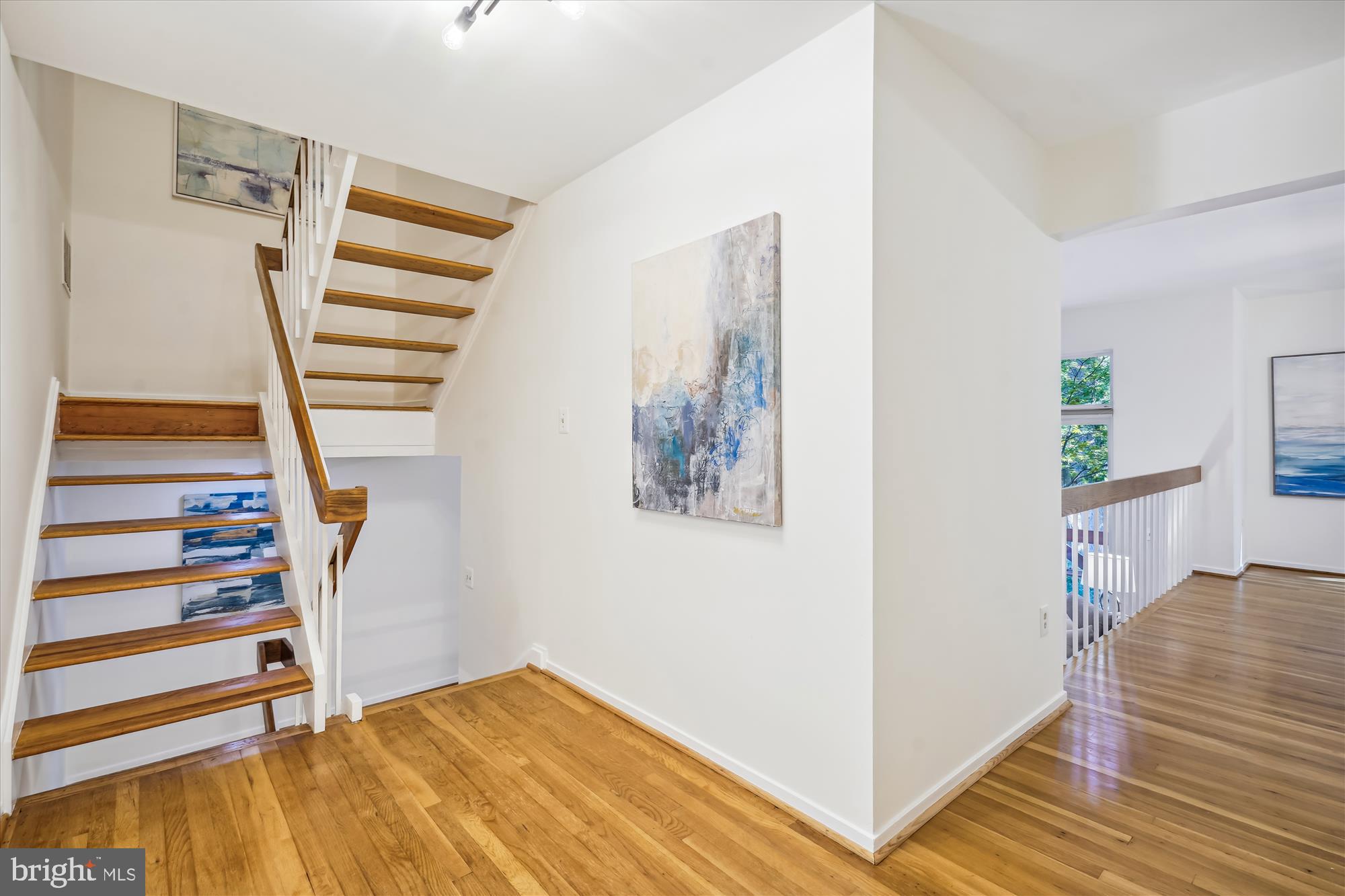11346 Orchard Lane Reston, VA 20190 - Photo 4 of 54 Hall
