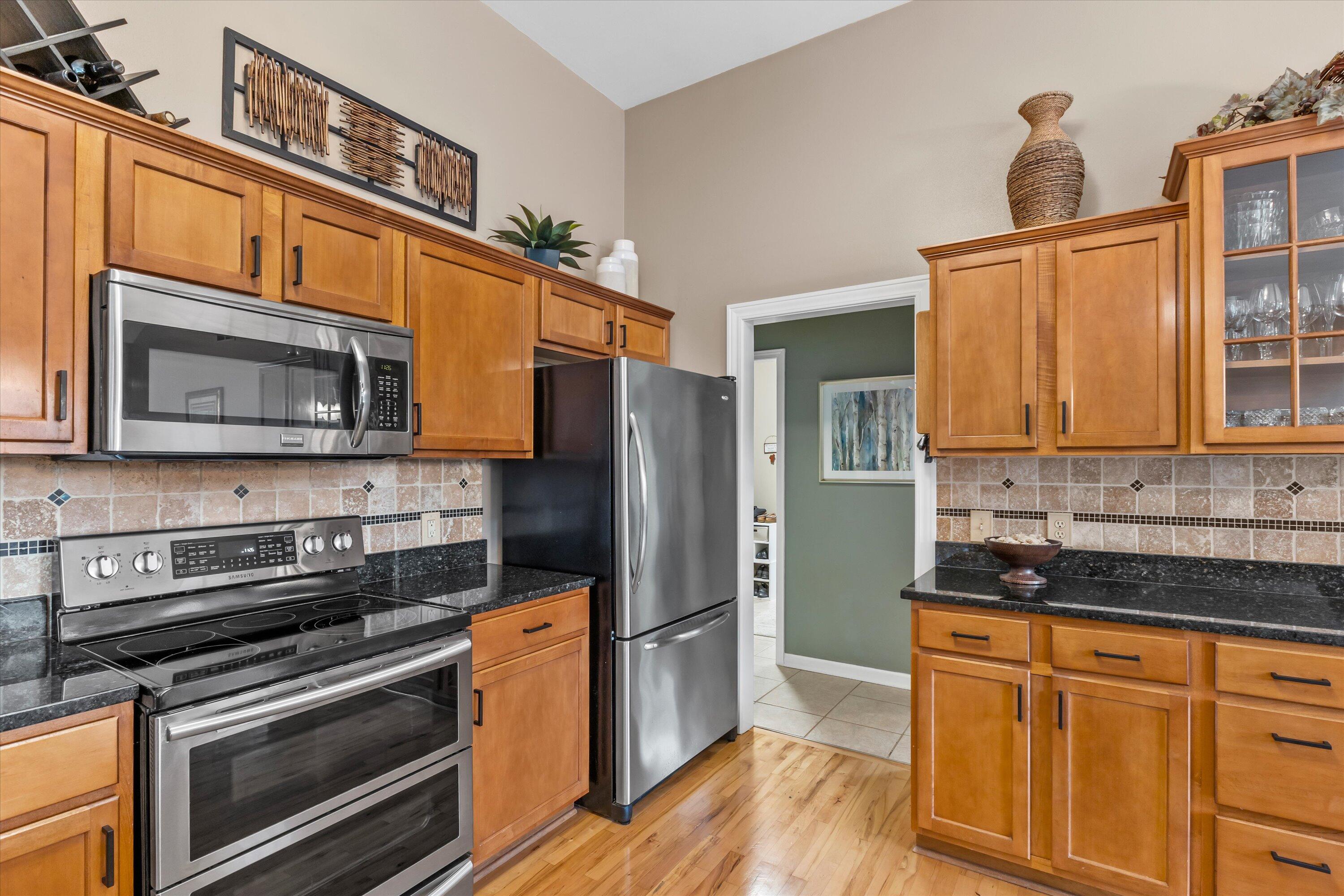9611 82nd Place Pleasant Prairie, WI 53158 - Photo 11 of 52 Stainless steel appliances.