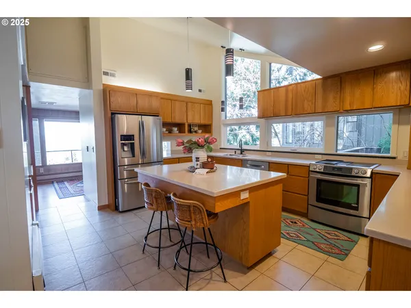 $899,000 | 275 Sunset Drive, Eugene, OR 97403