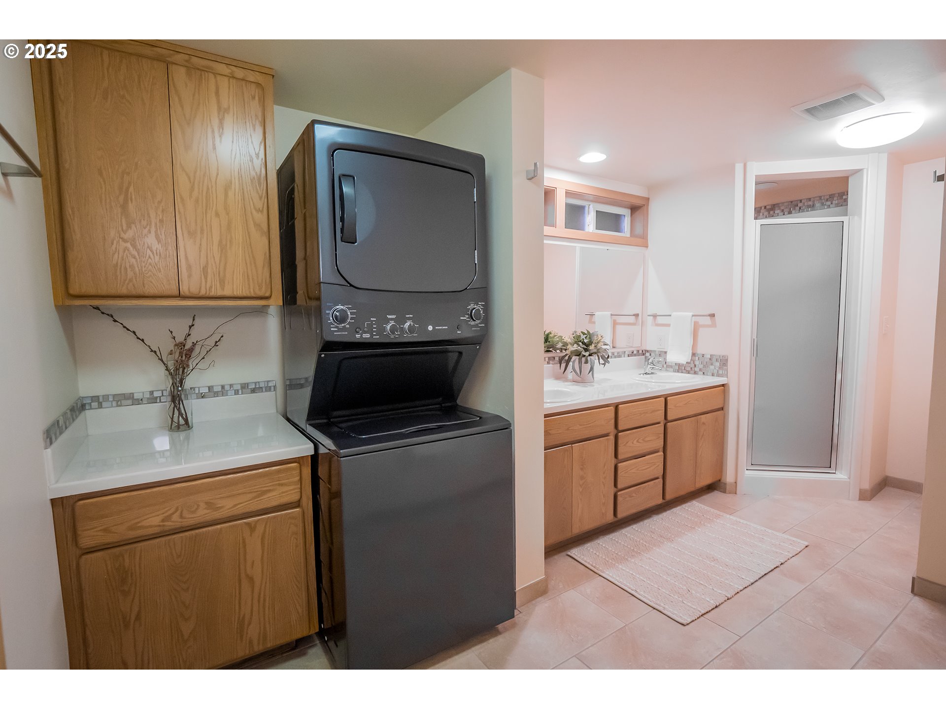 275 Sunset Drive Eugene, OR 97403 - Photo 23 of 45 a kitchen with a sink stove and cabinets
