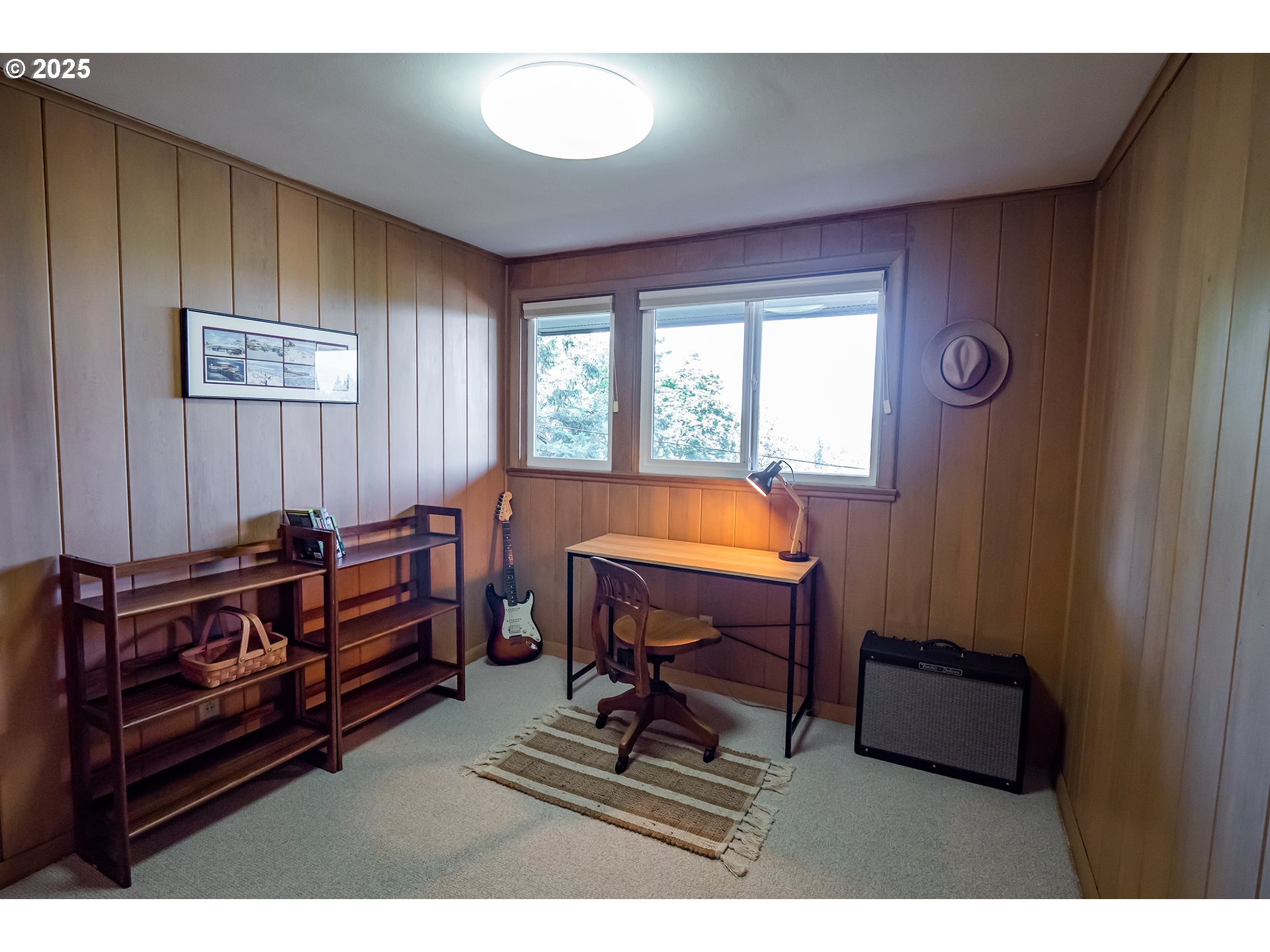 275 Sunset Drive Eugene, OR 97403 - Photo 24 of 45 a living room with furniture and a window