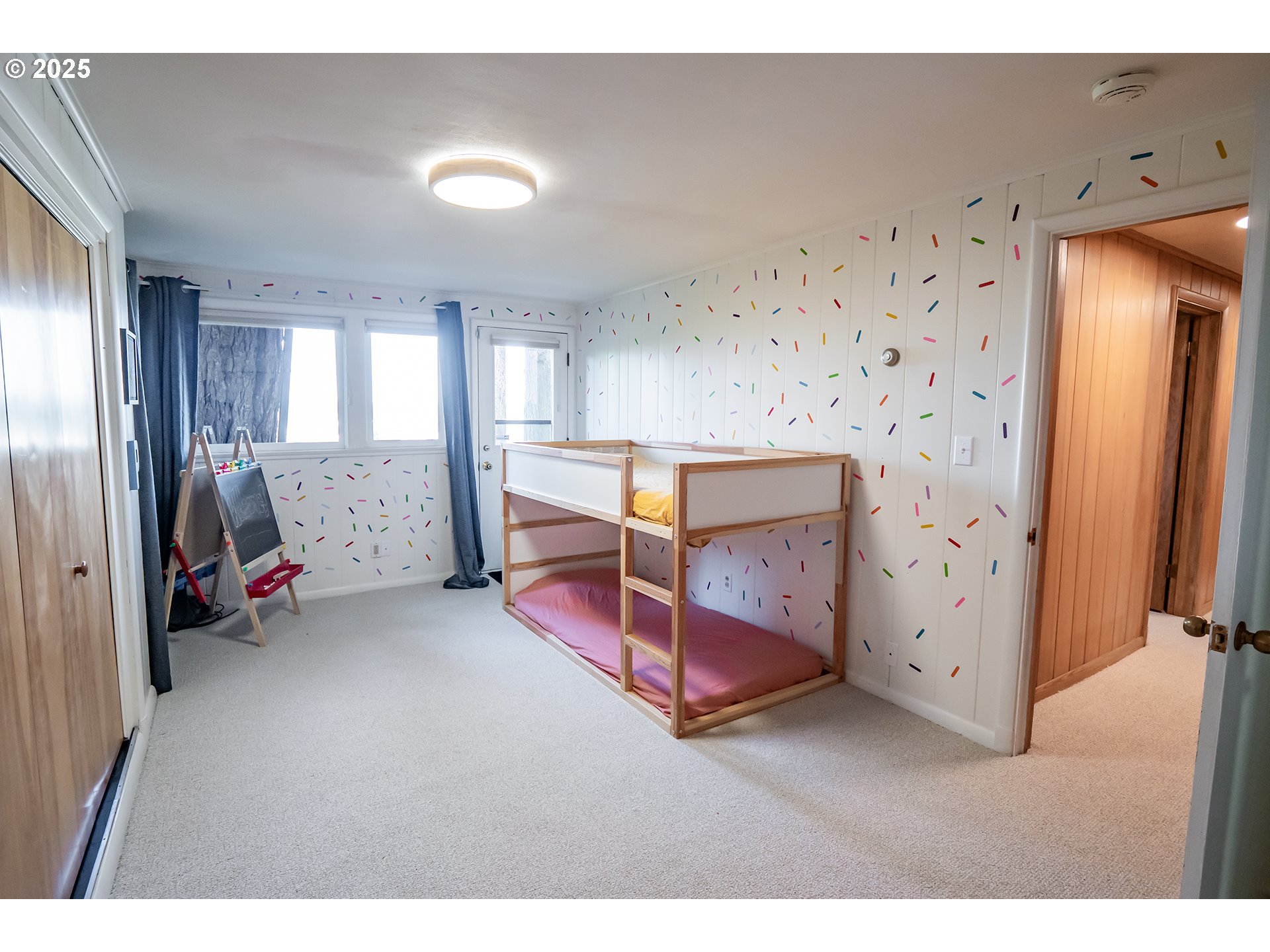 275 Sunset Drive Eugene, OR 97403 - Photo 26 of 45 a view of a livingroom with furniture and windows