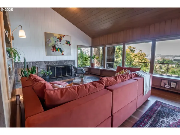 $899,000 | 275 Sunset Drive, Eugene, OR 97403
