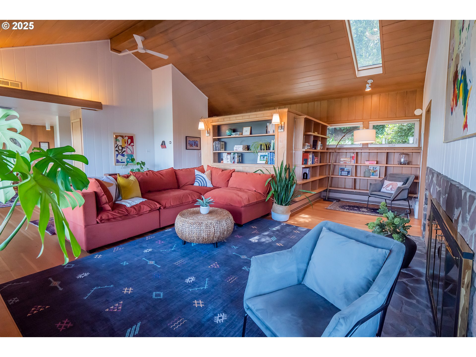 275 Sunset Drive Eugene, OR 97403 - Photo 4 of 45 a outdoor living space with furniture and a potted plant