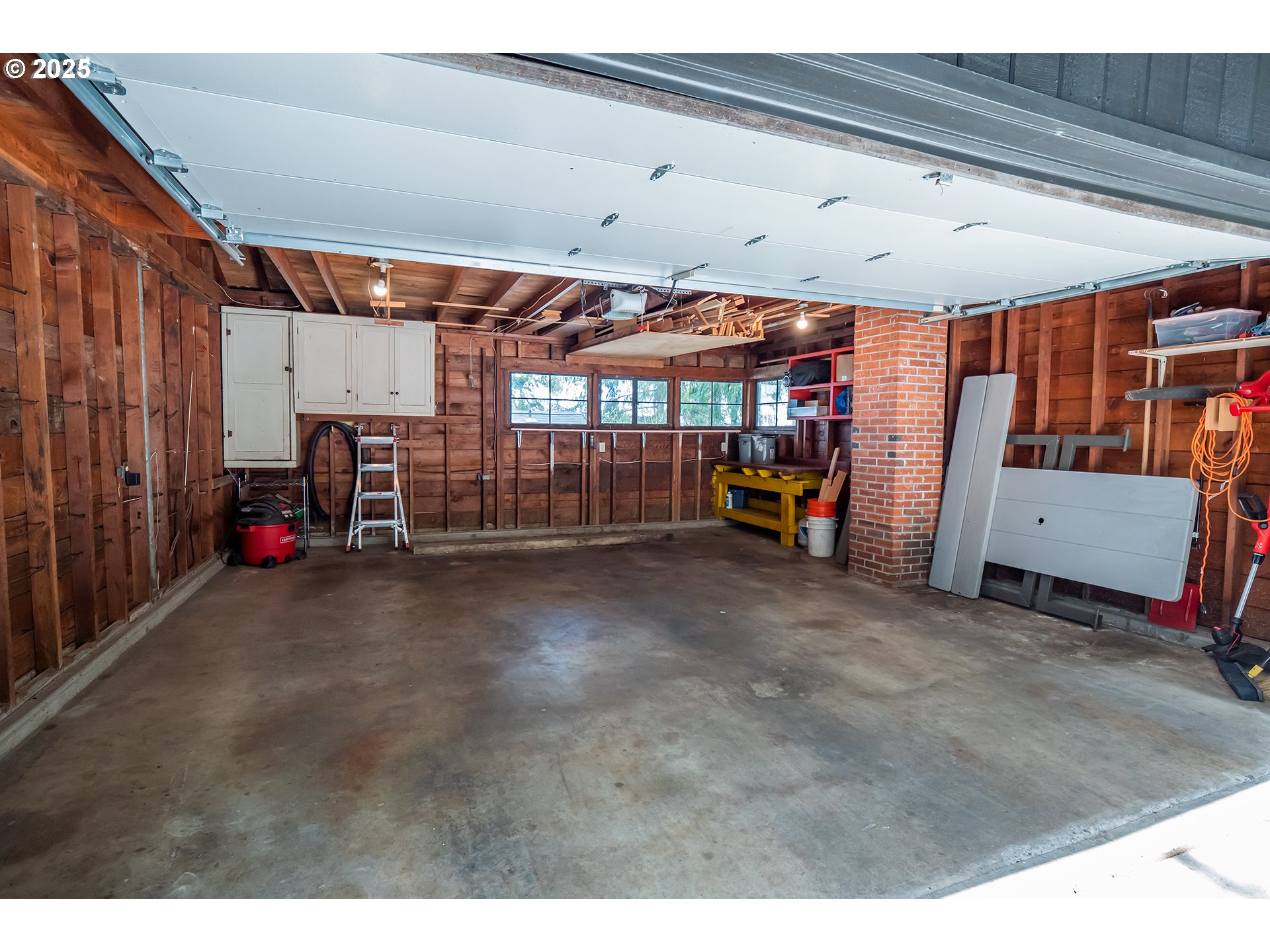 275 Sunset Drive Eugene, OR 97403 - Photo 41 of 45 a view of a room with gym equipment