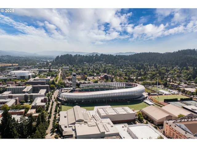 $899,000 | 275 Sunset Drive, Eugene, OR 97403