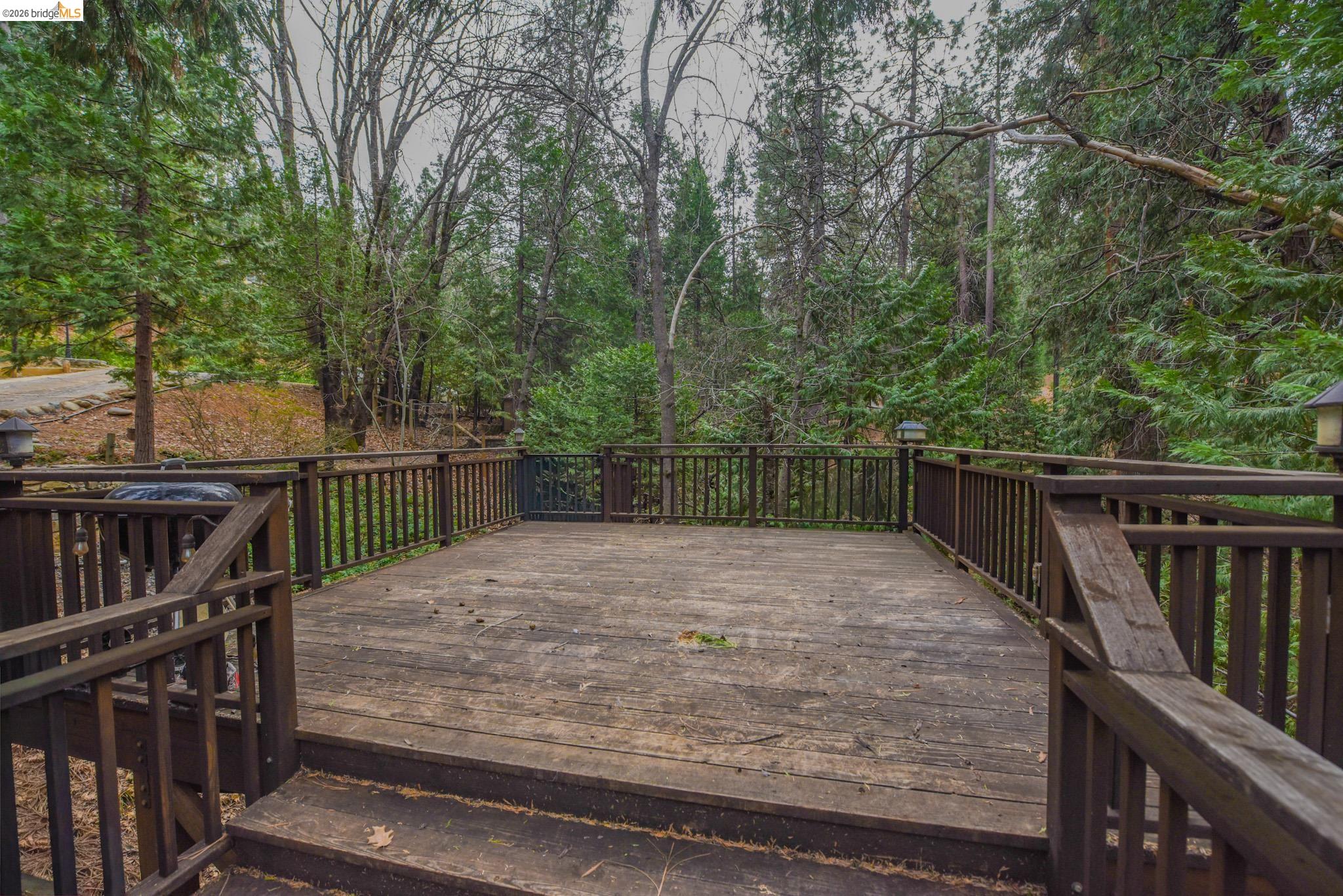 24132 Awahanee Road Sonora, CA 95370 - Photo 29 of 39 a view of a balcony with wooden floor and fence