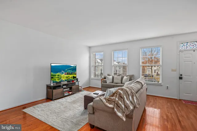 $600,000 | 6428 Warren Point Court, Alexandria, VA 22315