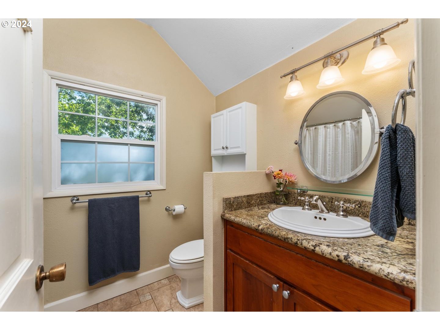 1785 Northwest Hobbs Road Cornelius, OR 97113 - Photo 26 of 48 Bathroom