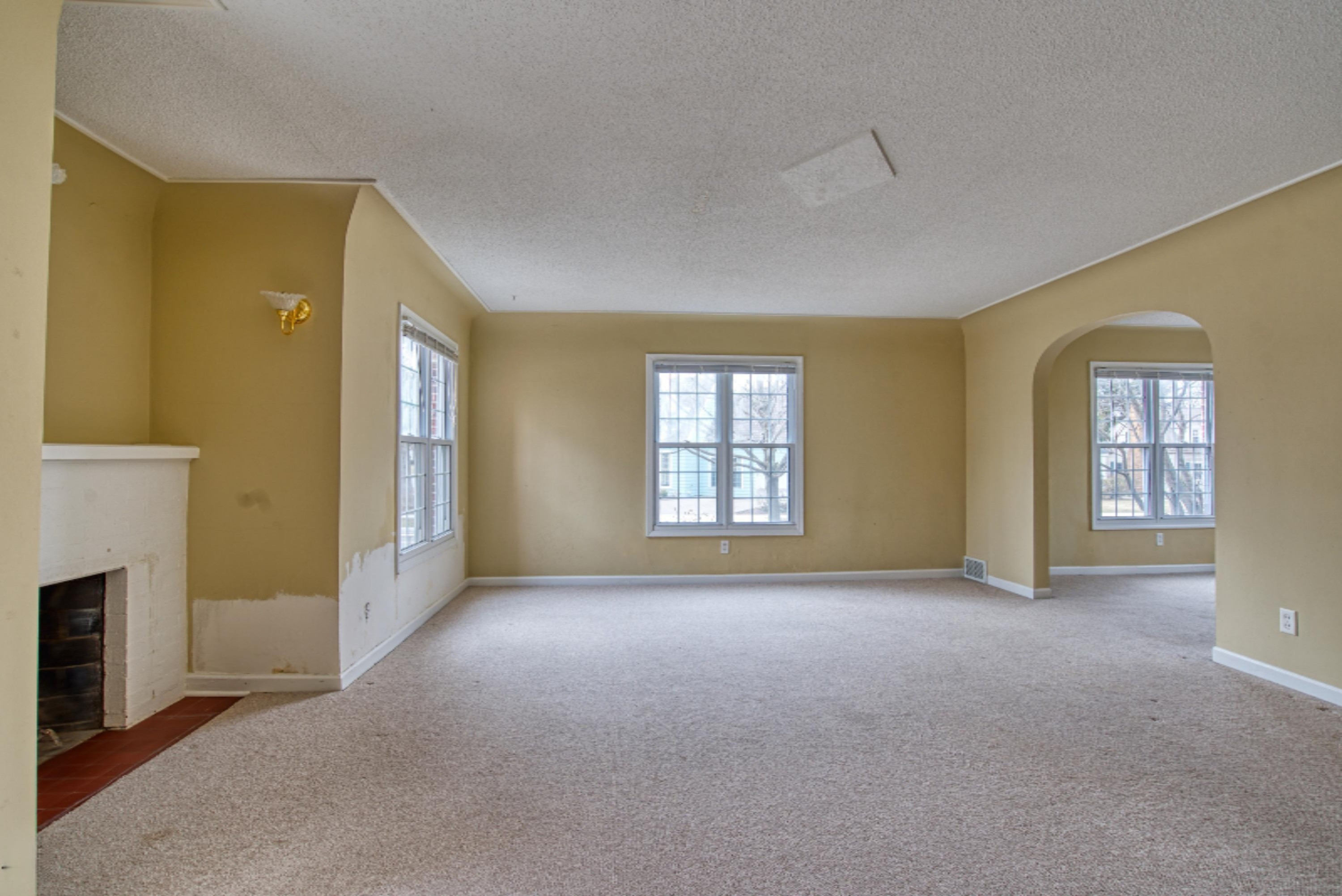 1523 Sheldon Road Grand Haven, MI 49417 - Photo 12 of 34 11. Living Room
