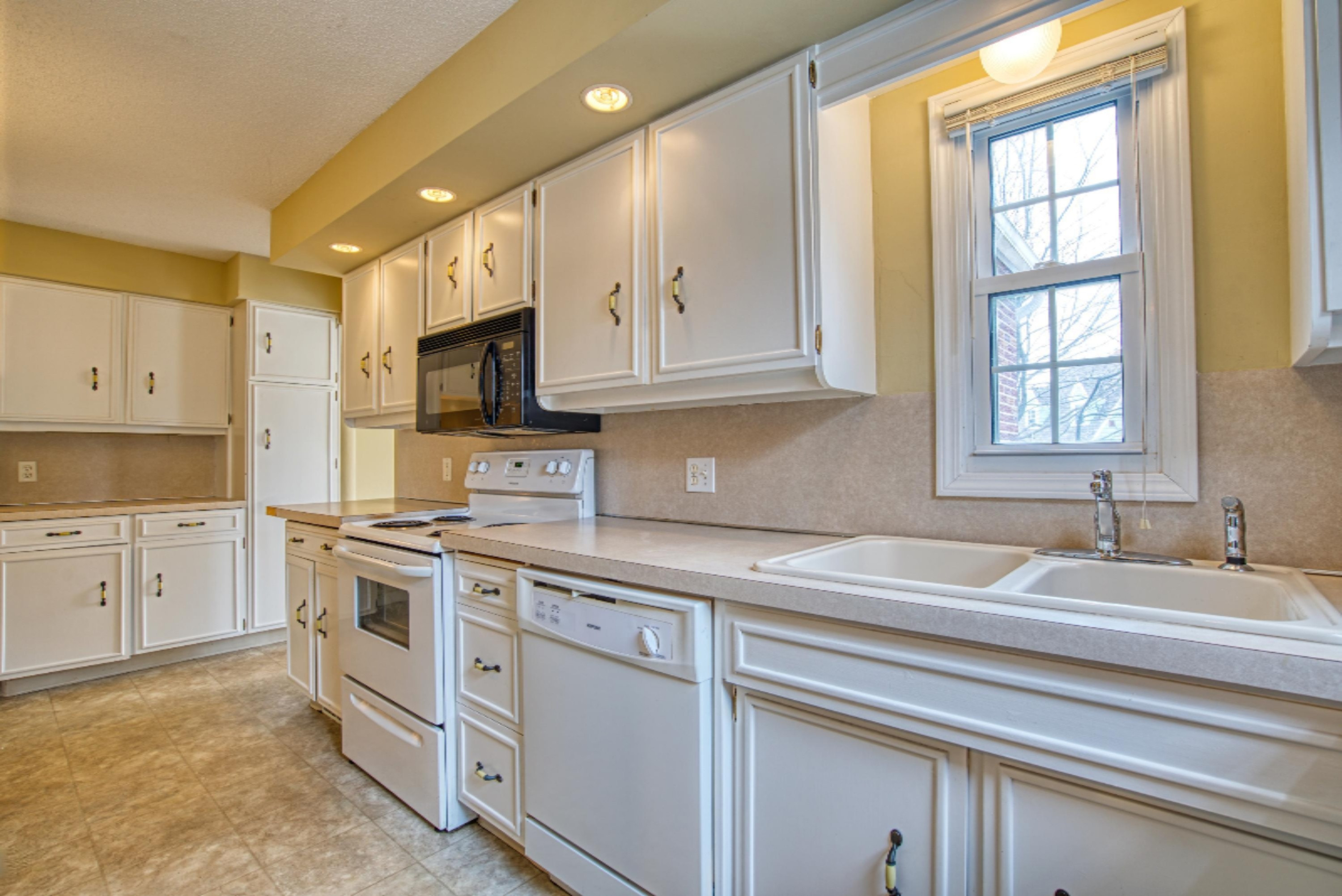 1523 Sheldon Road Grand Haven, MI 49417 - Photo 16 of 34 18. Kitchen Angle Alternate