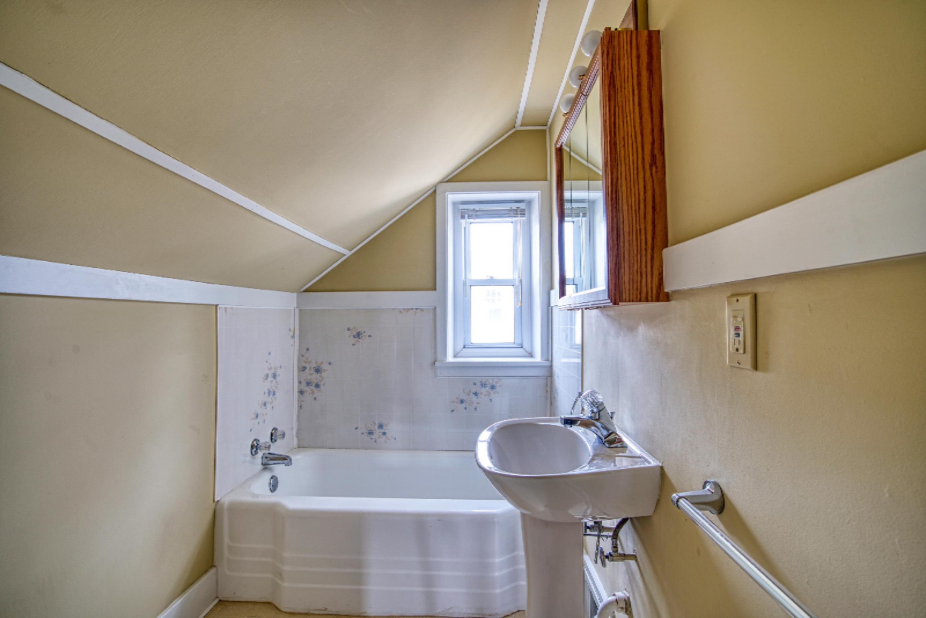 1523 Sheldon Road Grand Haven, MI 49417 - Photo 30 of 34 27. Bathroom 2