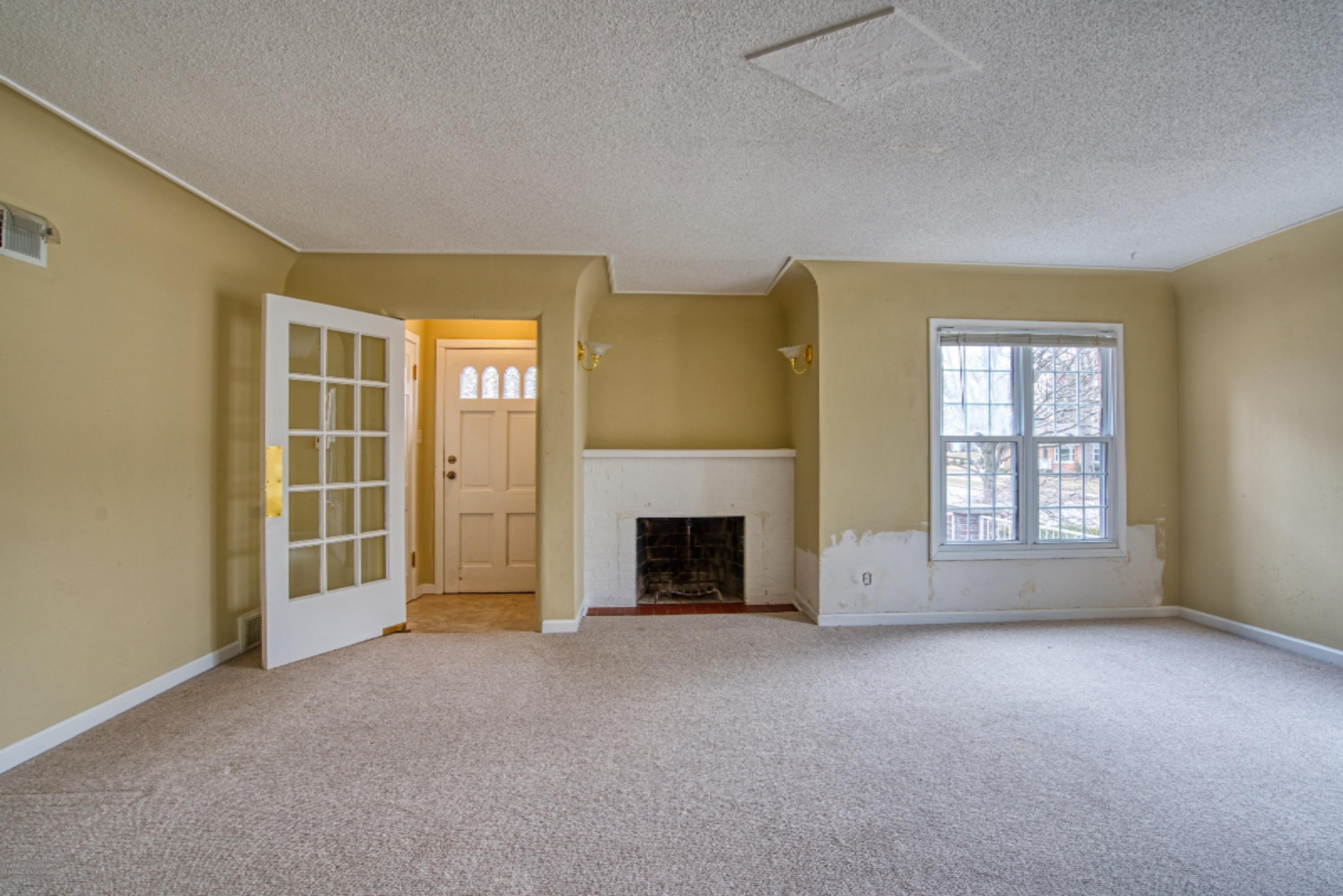 1523 Sheldon Road Grand Haven, MI 49417 - Photo 10 of 34 13. Living Room Alternate