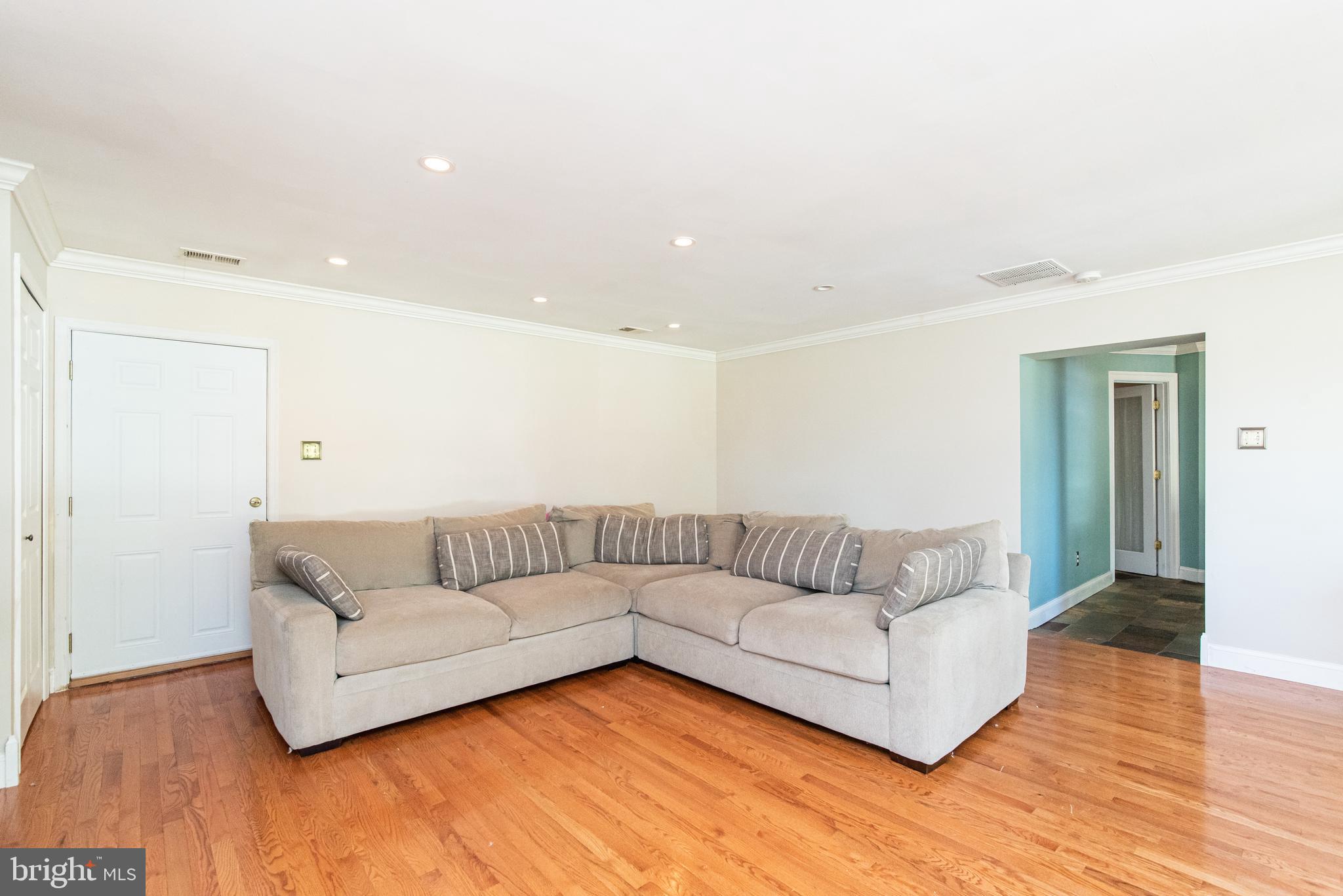 3850 Davis Corner Road Street, MD 21154 - Photo 5 of 57 Living Room