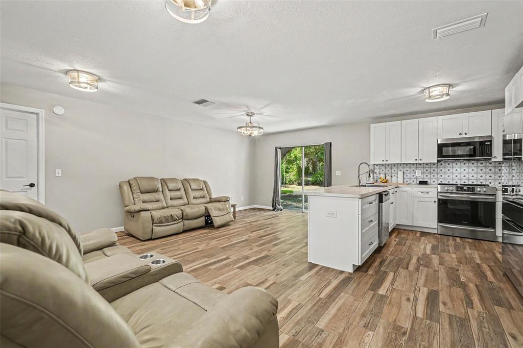 1128 Cowart Road Plant City, FL 33567 - Photo 7 of 32