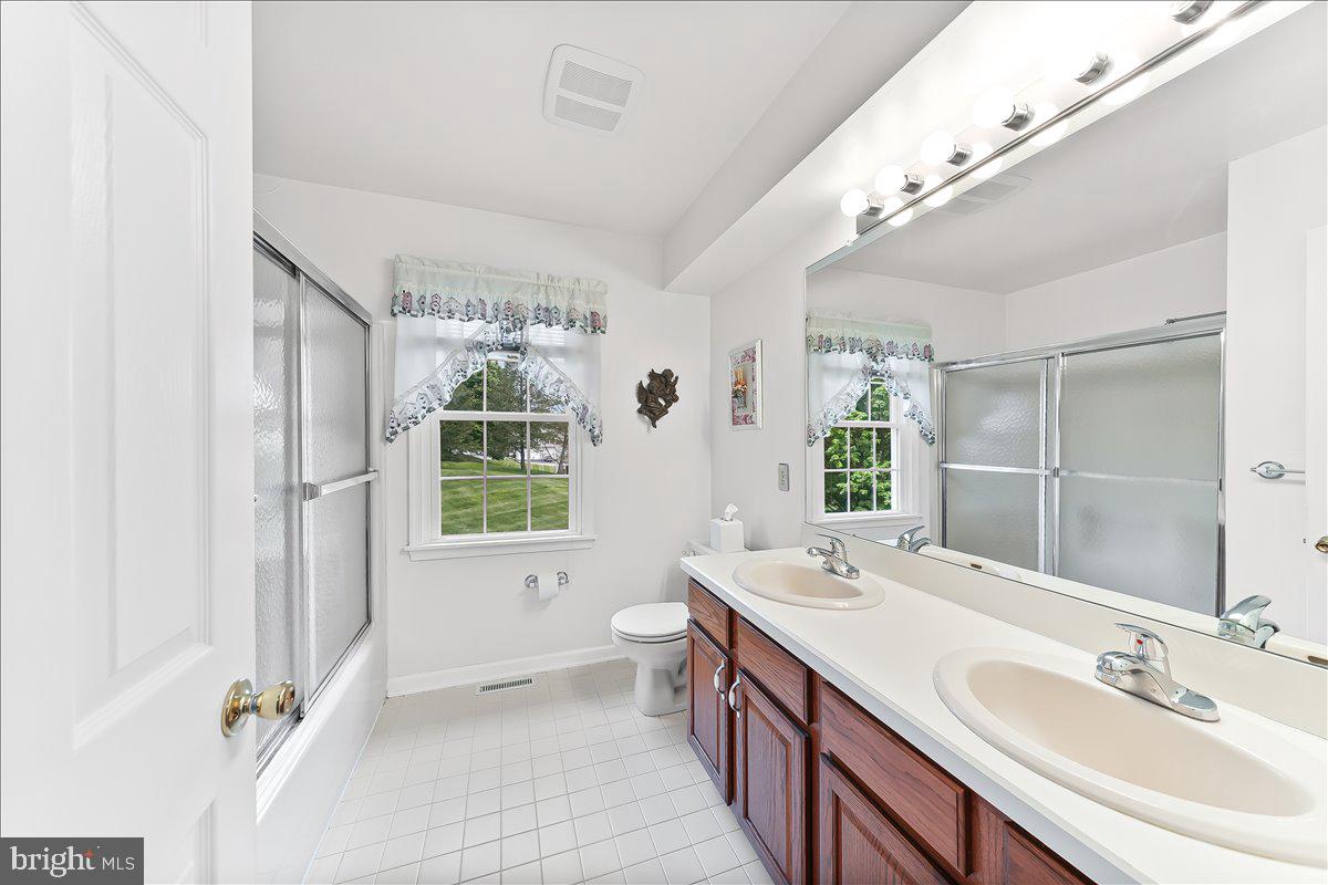 402 Sumner Way West Chester, PA 19382 - Photo 21 of 33 Hall bath on the second floor