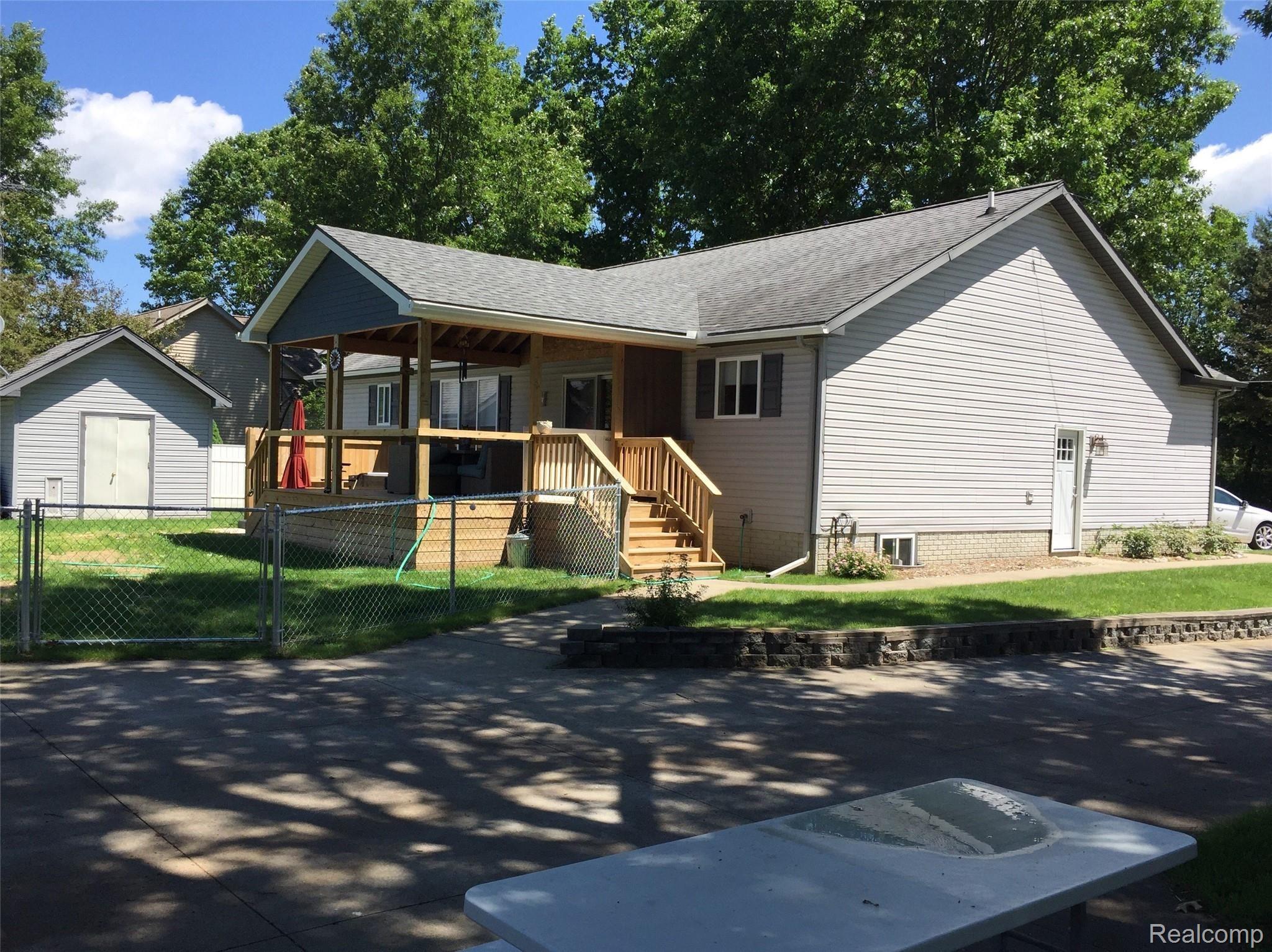 7047 Gillette Road Flushing, MI 48433 - Photo 23 of 38 7047 g.jpg